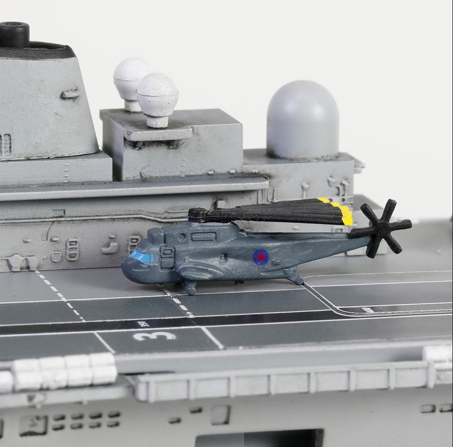 Forces of Valor 1:700 Royal Navy Invincible Class Light Aircraft Carrier - HMS Invincible (R05) Falkland Islands 1982 [Full Hull Version]