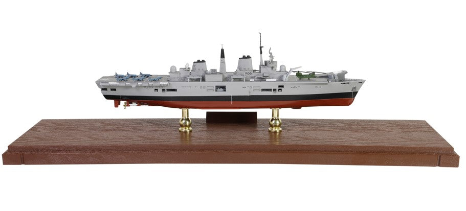 Forces of Valor 1:700 Royal Navy Invincible Class Light Aircraft Carrier - HMS Invincible (R05) Falkland Islands 1982 [Full Hull Version]