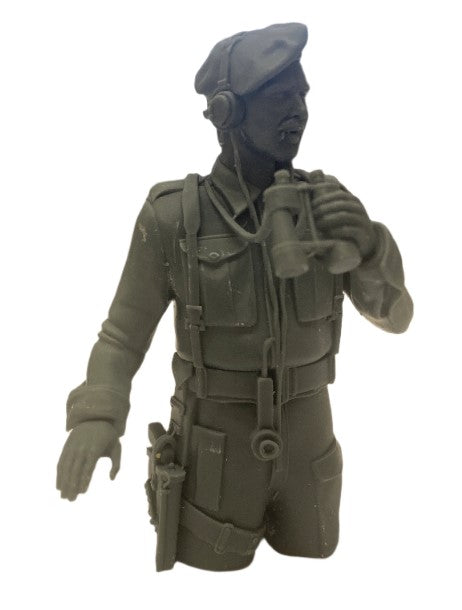 B3 1/16 British Tank Crew - Holding Binoculars in left hand