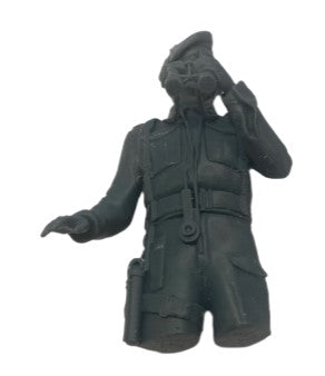 B3 1/16 British Tank Crew - Holding Binoculars in left hand