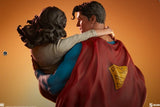 Sideshow Licensed Collectables - Superman and Lois Lane Diorama