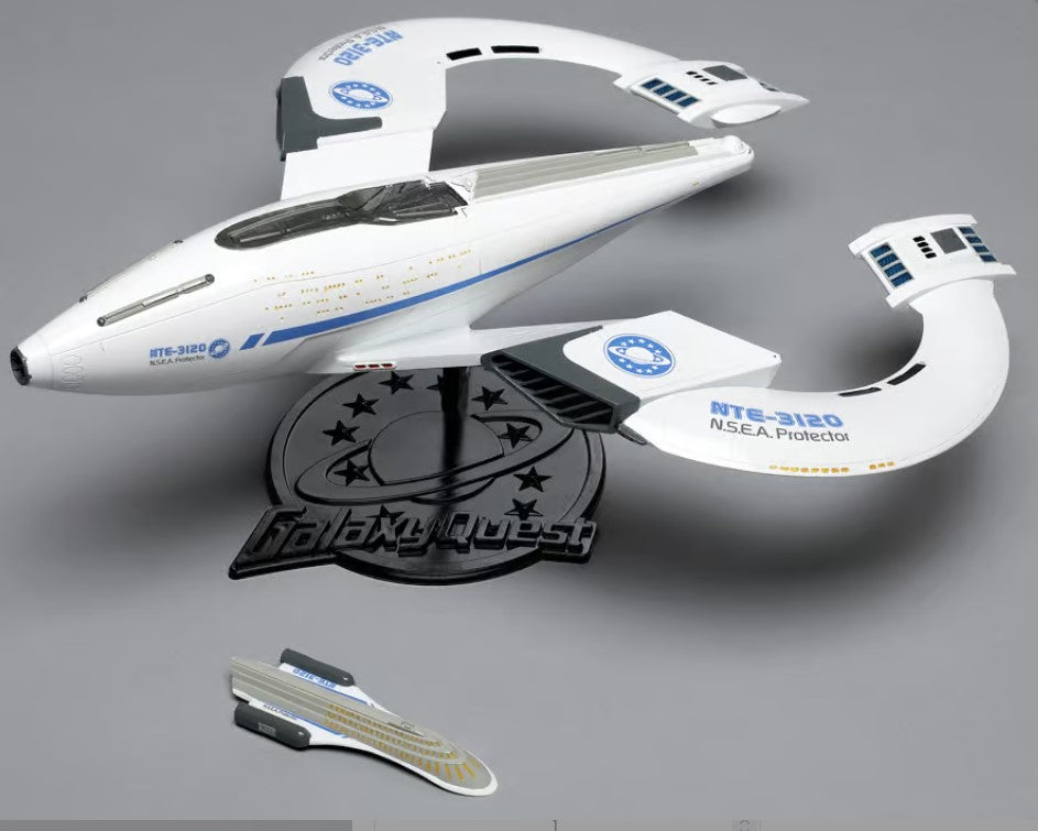 Pegasus 1:1400 Galaxy Quest N.S.E.A. Protector kit PEG9004