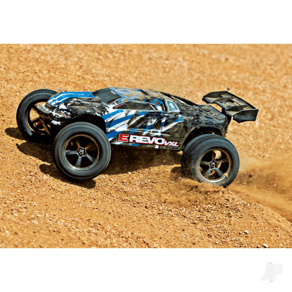 Traxxas E-Revo VXL 1:16 4X4 RTR Brushless Electric Racing Monster Truck (+ TQi 2-ch/VXL-3m/Velineon 380/6-Cell NiMH/2A USB-C charger)