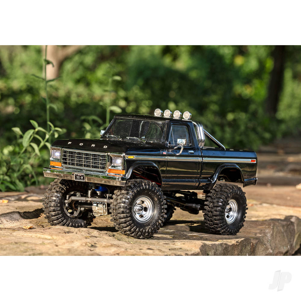 TRX-4M Ford 1979 F-150 High Trail Edition 1:18 4WD Electric Trail Crawler Black (+ TQ ECM-2.5 Titan 87T 750mAh LiPo USB charger)