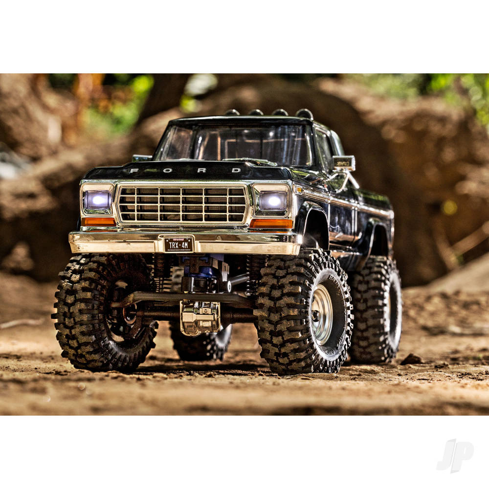 TRX-4M Ford 1979 F-150 High Trail Edition 1:18 4WD Electric Trail Crawler Black (+ TQ ECM-2.5 Titan 87T 750mAh LiPo USB charger)