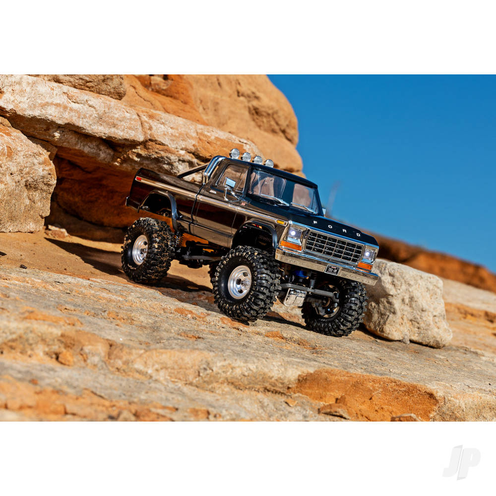 TRX-4M Ford 1979 F-150 High Trail Edition 1:18 4WD Electric Trail Crawler Black (+ TQ ECM-2.5 Titan 87T 750mAh LiPo USB charger)