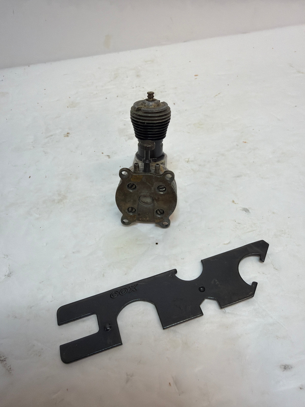 Cox Super Bee .049 2 -Stroke Glow Engine R/C Aircraft Engine – Second hand (Box 163)