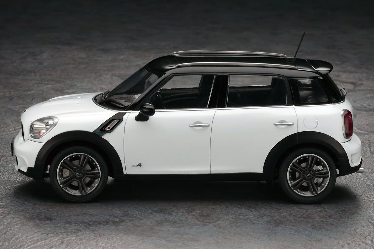 Hasegawa Model Kits - 1:24 BMW Mini Cooper Countryman Kit
