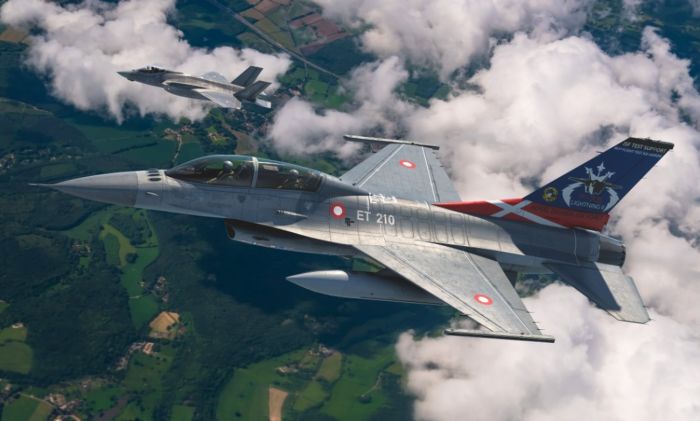 Kinetic Model Kits 1/48 General-Dynamics F-16B Press to Test Vikings (Royal Danish Air Force Viper) # 48159