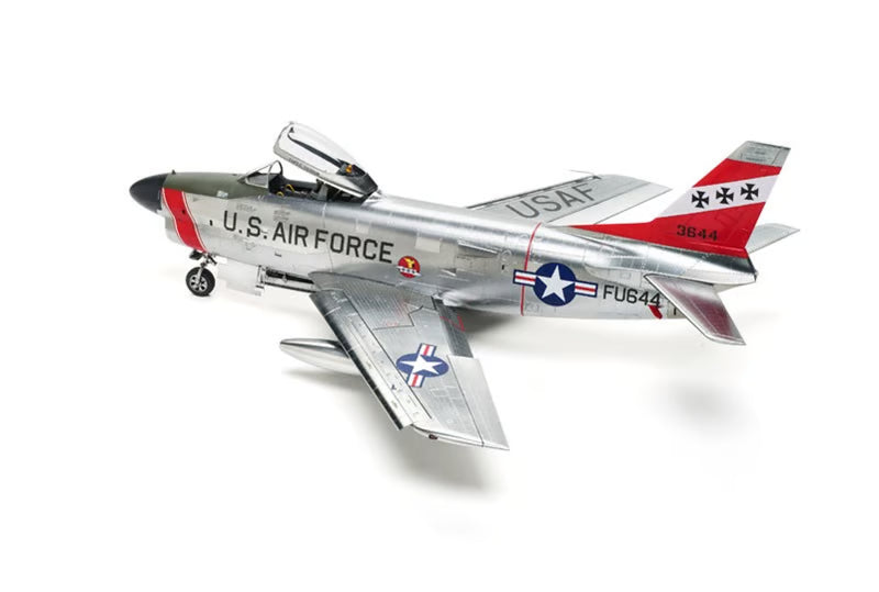 Kitty Hawk 1/32 F-86D Sabre Dog Model Kit KH32007