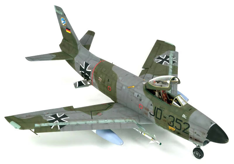 Kitty Hawk 1/32 F-86K Sabre Dog Model Kit KH32008