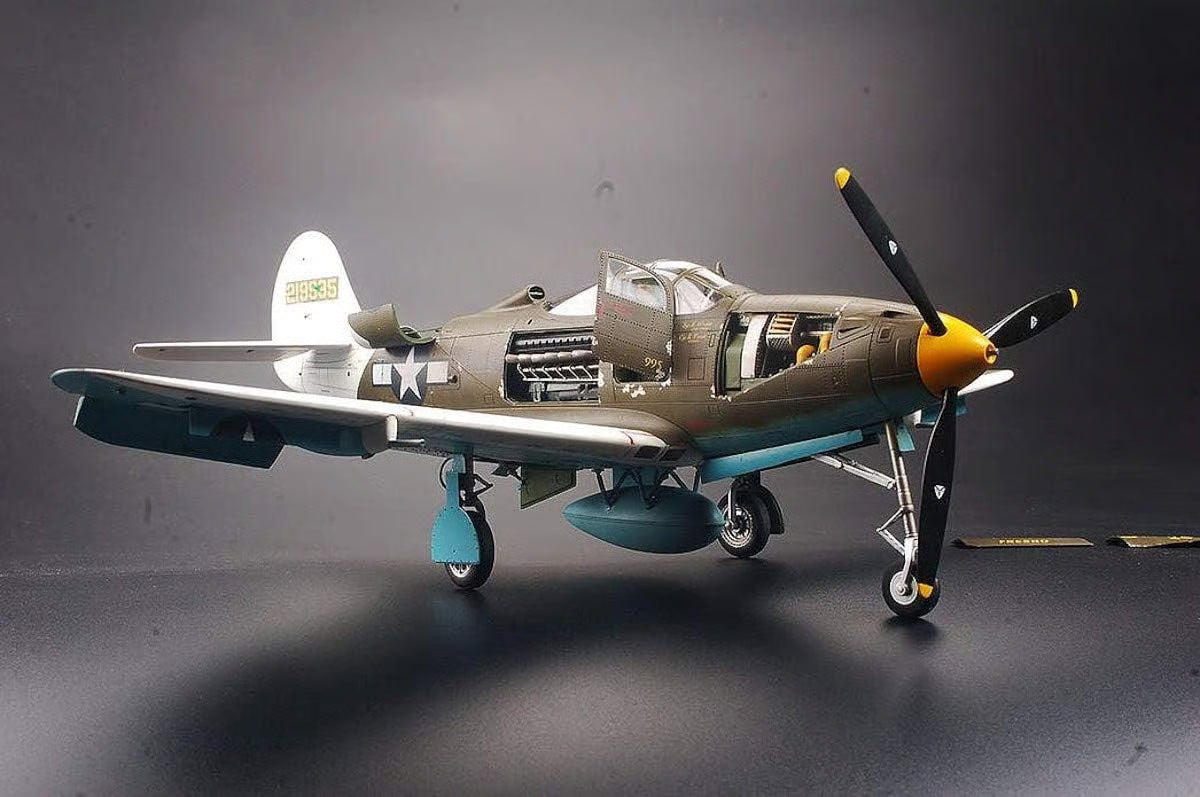 Kitty Hawk 1/32 P-39Q/N Airacobra Model Kit KH32013