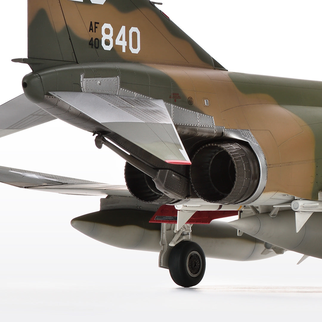 Zoukei-Mura 1/48 F-4C Phantom II Kit - Wild Weasel IV SWS48-16