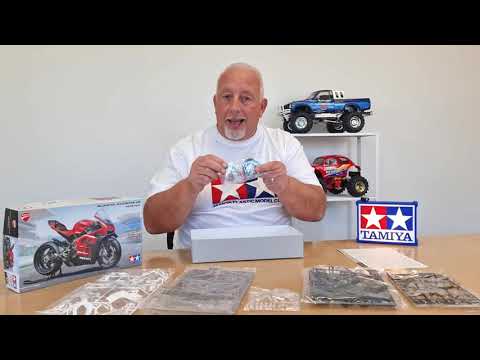 Tamiya 1/12 Ducati Superleggera V4 with Racing Kit 14143