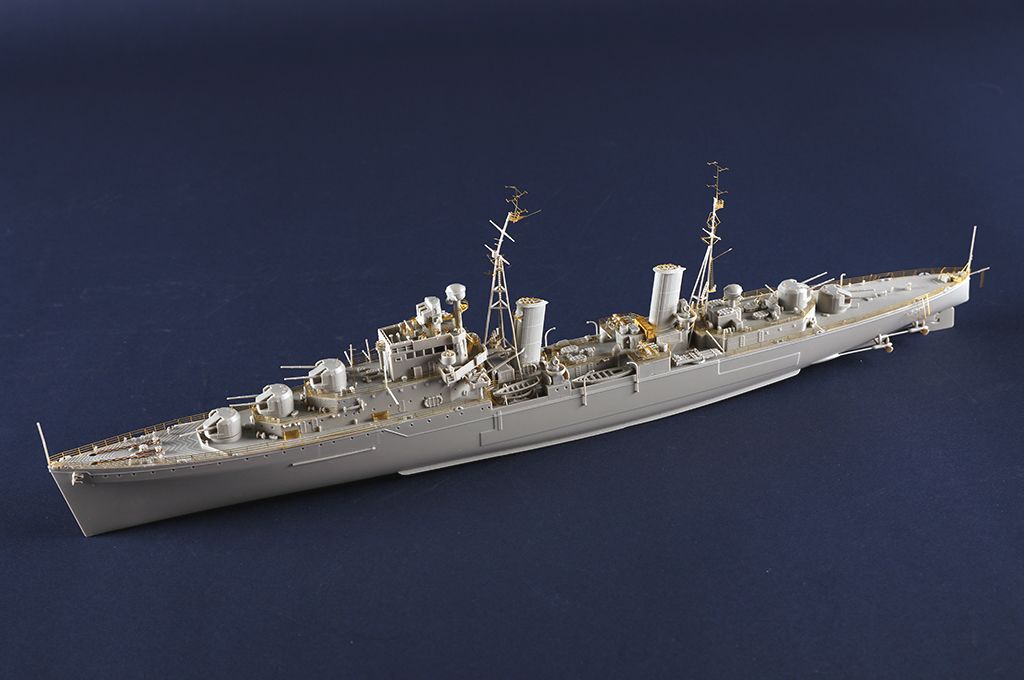 Trumpeter 1/350 H.M.S. Naiad Dido-class Light Cruiser # 05366