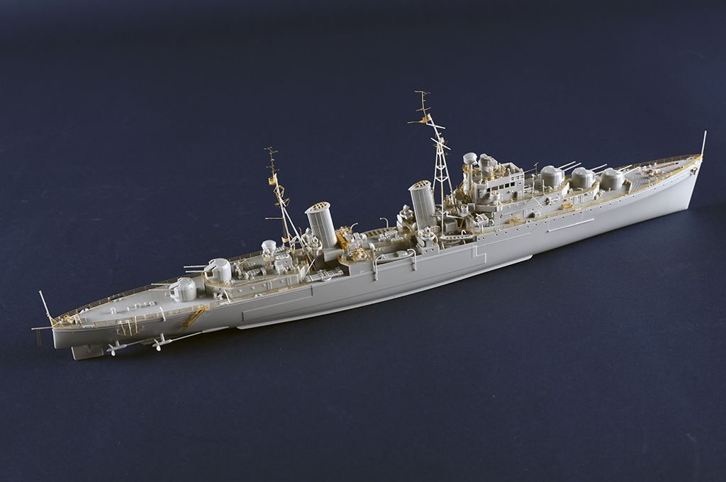 Trumpeter 1/350 H.M.S. Naiad Dido-class Light Cruiser # 05366