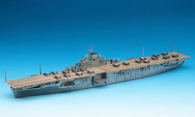 Hasegawa 1/700 U.S. Aircraft Carrier Essex Waterline Kit 707