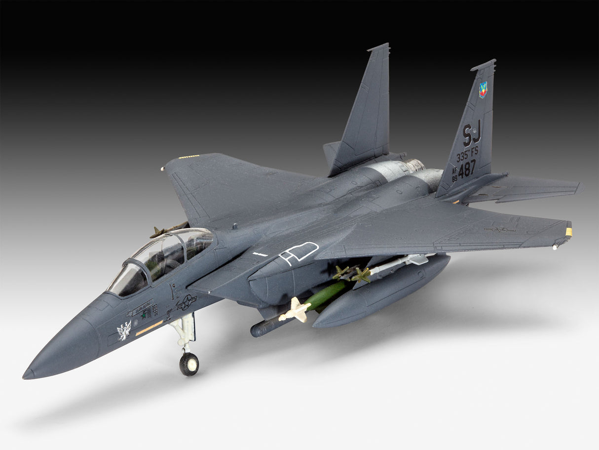 Plastic Kit Revell F-15E STRIKE EAGLE & bombs 1:144 03972