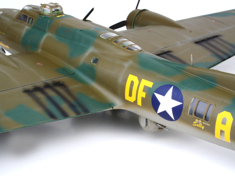 Revell - 1/48 B-17F Memphis Belle Model Kit