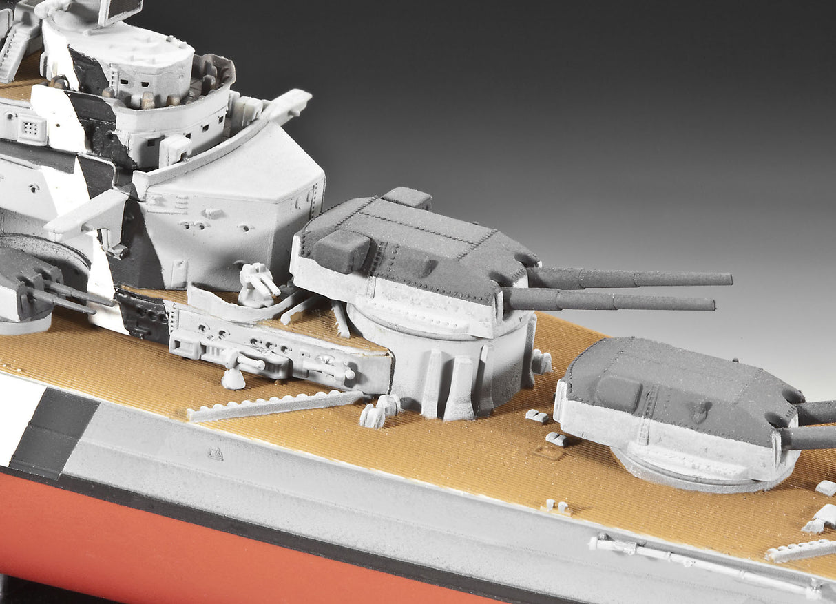 German Battleship Bismarck 1:700