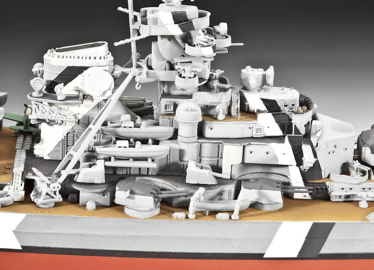 German Battleship Bismarck 1:700