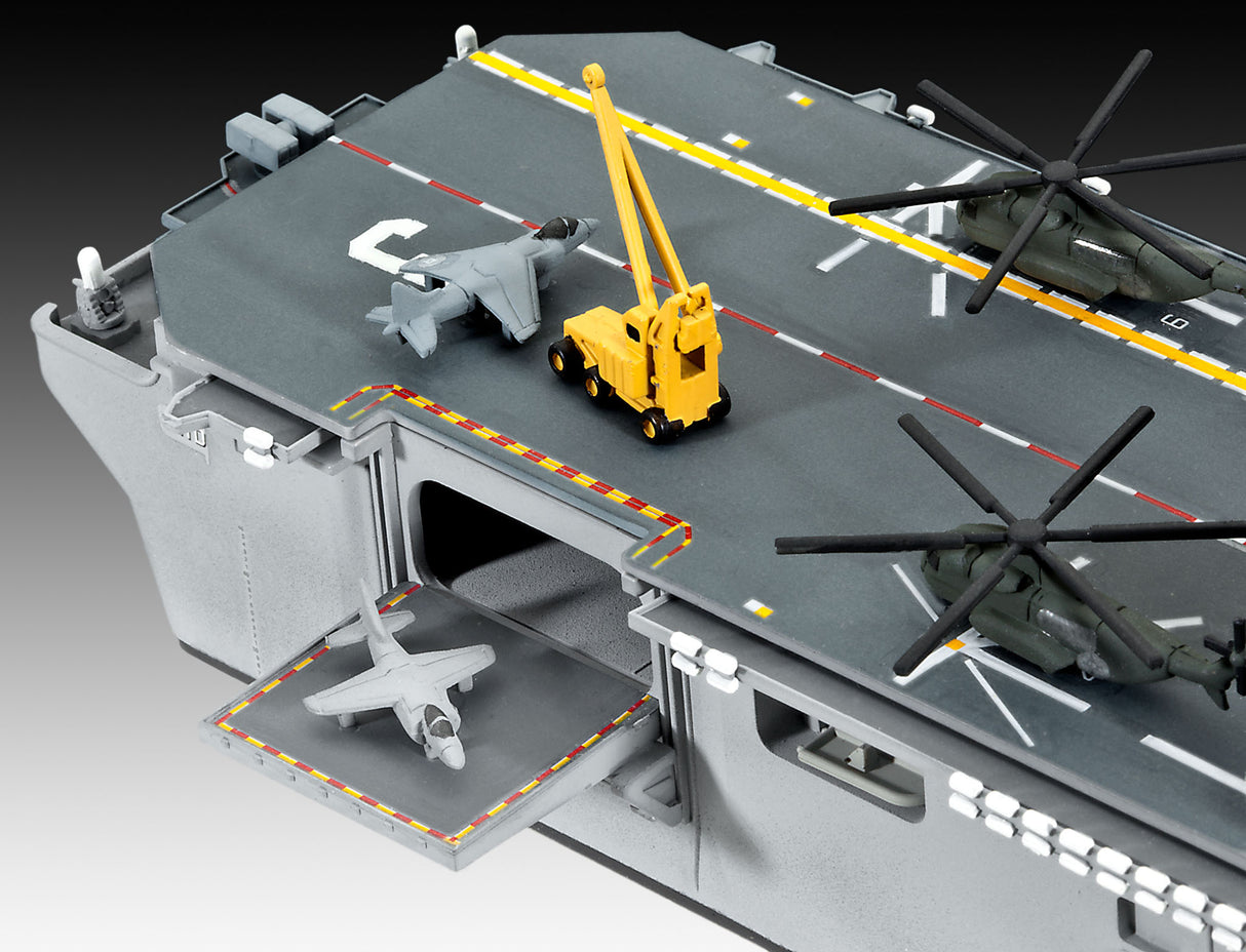 Assault Carrier USS WASP CLASS 1:700