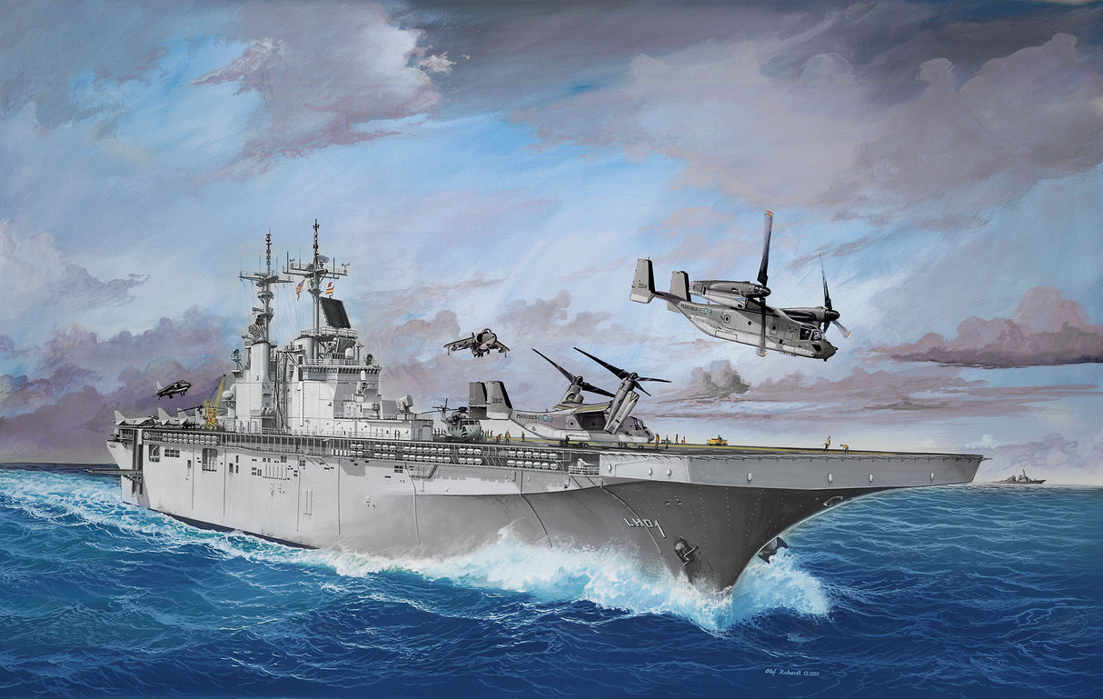 Assault Carrier USS WASP CLASS 1:700