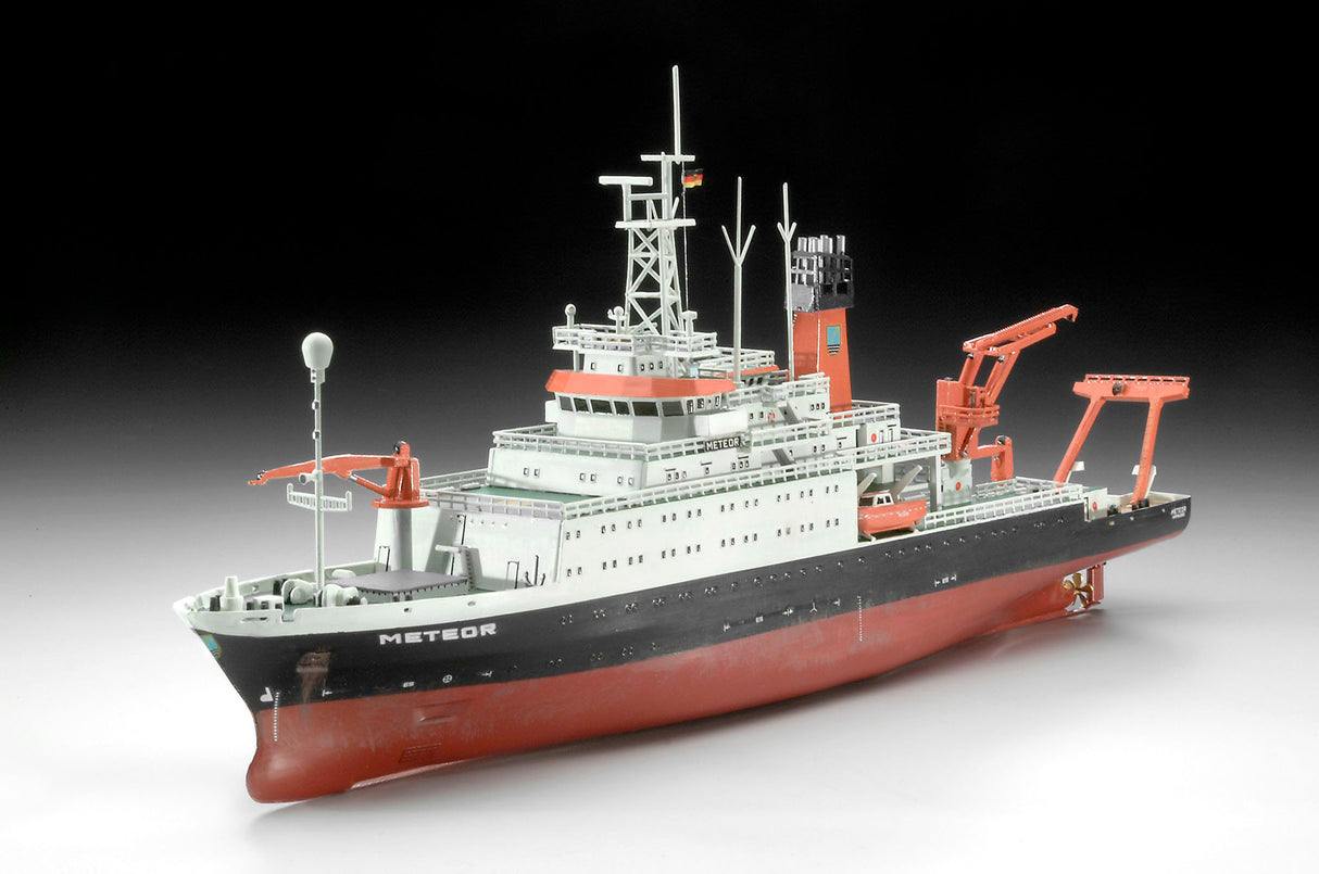 German Research Vessel Meteor 1:300