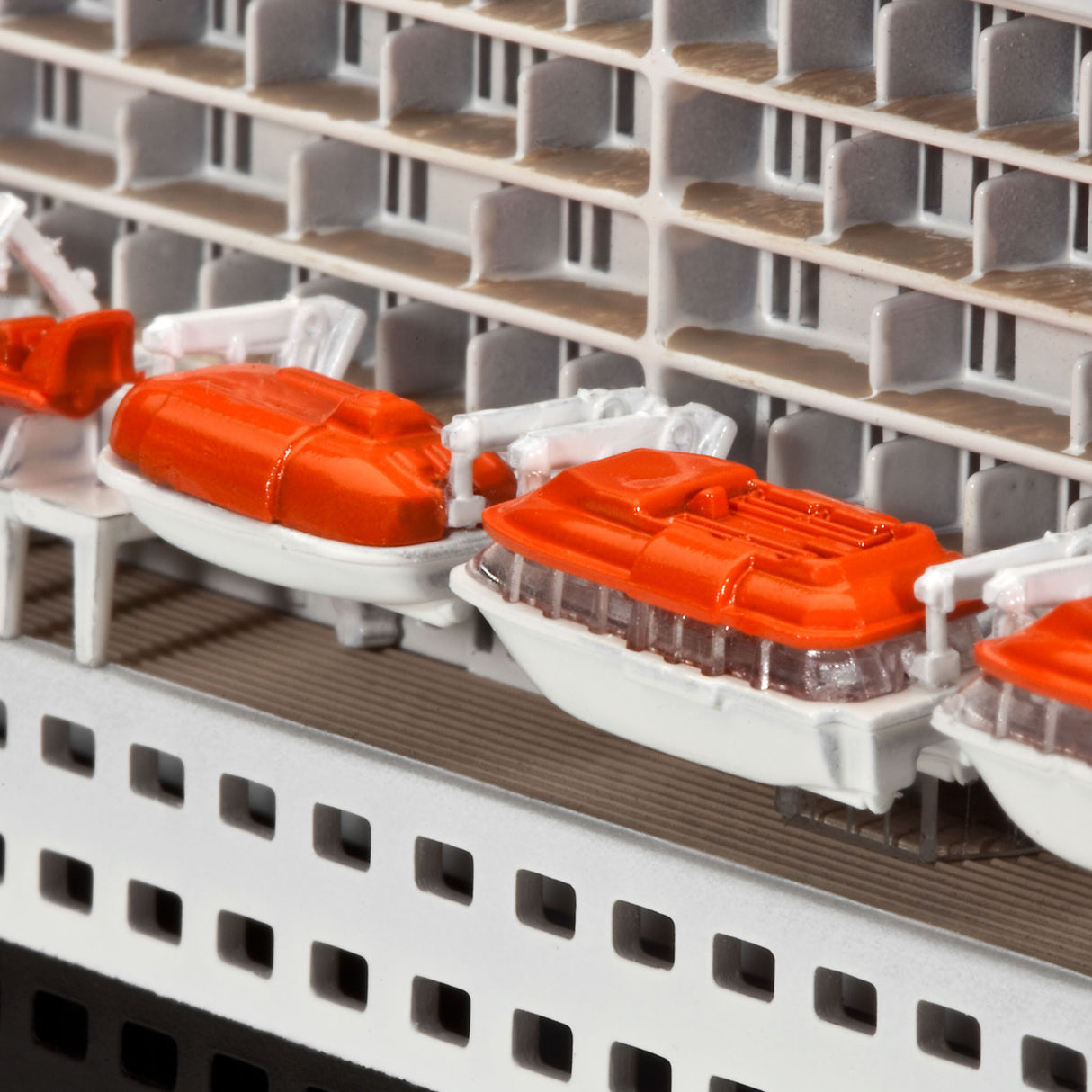 Revell 1/700 Queen Mary 2 Ocean Liner 05231