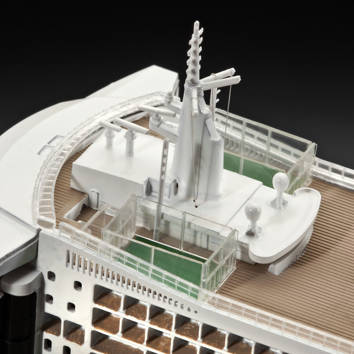 Revell 1/700 Queen Mary 2 Ocean Liner 05231