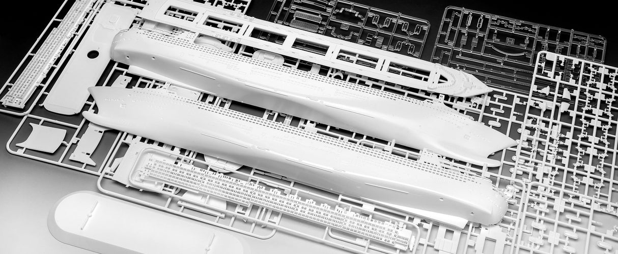 Revell 1/700 Queen Mary 2 Ocean Liner 05231