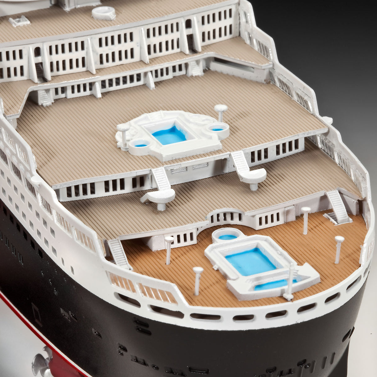 Revell 1/700 Queen Mary 2 Ocean Liner 05231