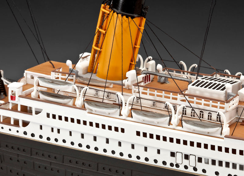 Revell 1/400 RMS Titanic 100th Anniverary Gift Set 05715