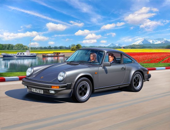 Revell 1/24 Porsche 911 Carrera 3.2 Coupe (G-Model) 07688