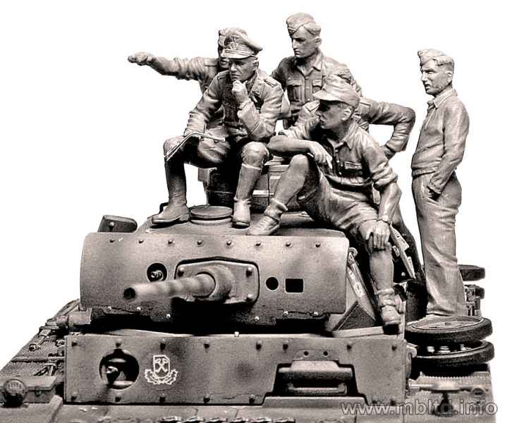 Master Box 1/35 Rommel and German Tank Crew 3561