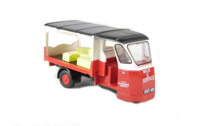 Oxford Diecast 1/76 OO Gauge Wales & Edwards Standard milk float in The Co-operative livery 76WE002