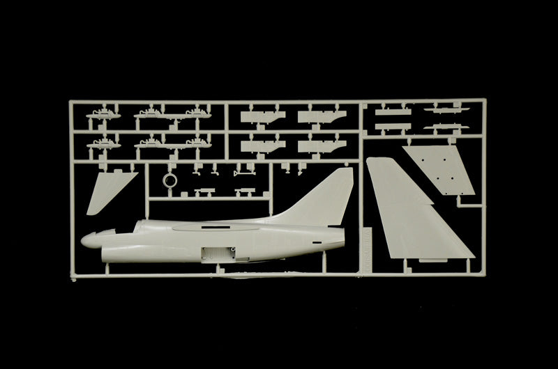 ITALERI 1/72 A-7E CORSAIR II 1411