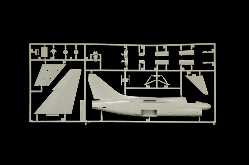 ITALERI 1/72 A-7E CORSAIR II 1411