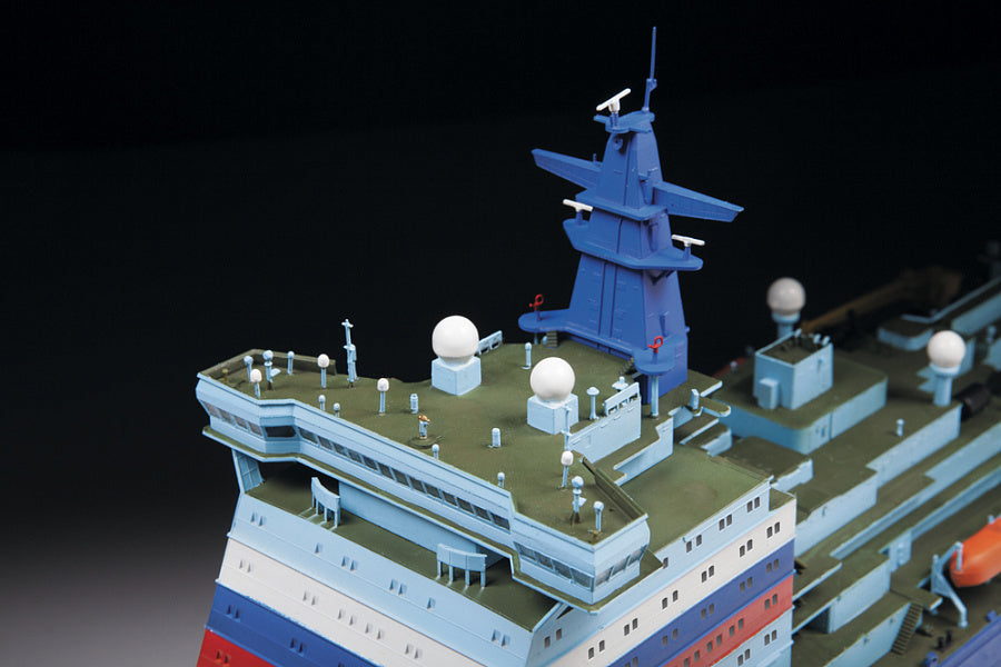 Zvezda 1/350 Russian nuclear-powered icebreaker project 22220 ARKTIKA 9044