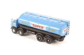 Oxford Diecast NFG012 Foden FG Oval Tanker Isherwoods N