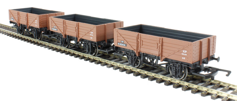 Hornby 00 R6712A Set of three 5 Plank Open Wagons BR