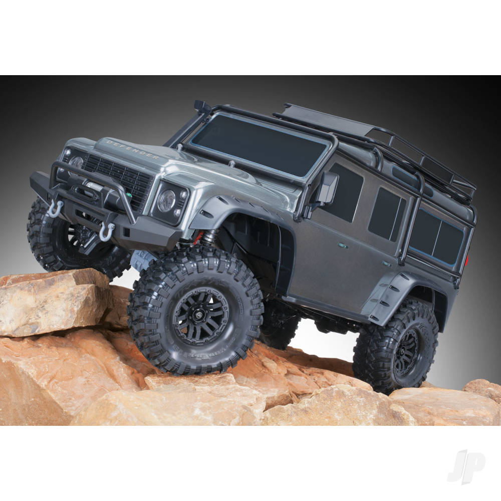 TRX-4 Land Rover Defender 1:10 4X4 Electric Trail Crawler with Winch Silver (+ TQi 4-ch XL-5 HV Titan 550)