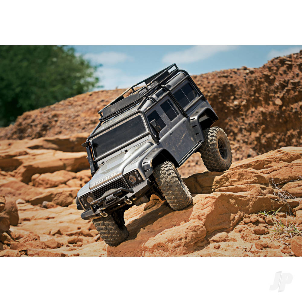 TRX-4 Land Rover Defender 1:10 4X4 Electric Trail Crawler with Winch Silver (+ TQi 4-ch XL-5 HV Titan 550)