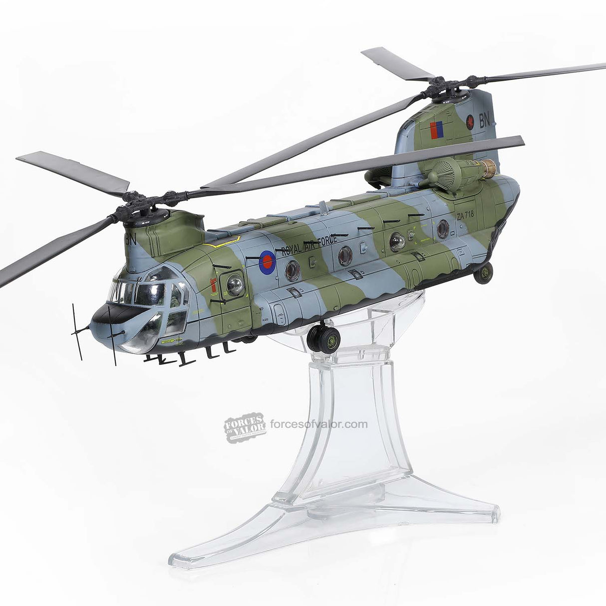 Forces of Valor 1/72 Boeing Chinook HC. Mk.1 (Royal Air Force #18 Squadron Falklands Detachment 1982)