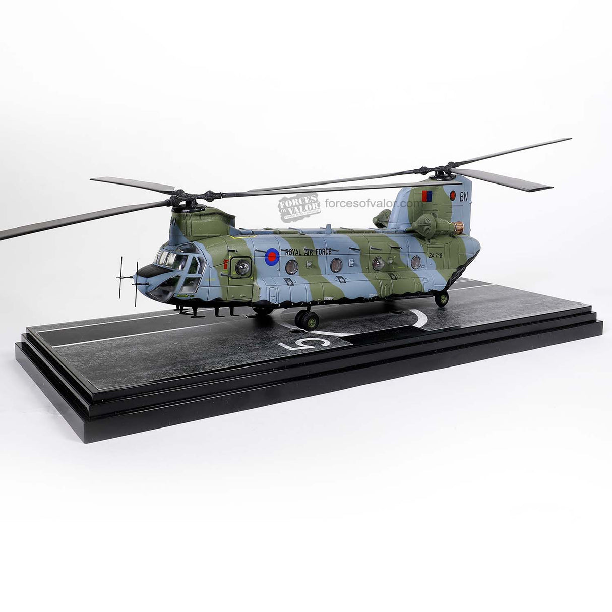 Forces of Valor 1/72 Boeing Chinook HC. Mk.1 (Royal Air Force #18 Squadron Falklands Detachment 1982)