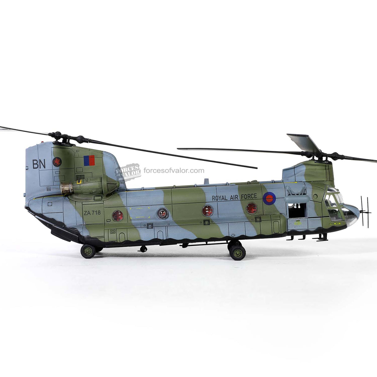 Forces of Valor 1/72 Boeing Chinook HC. Mk.1 (Royal Air Force #18 Squadron Falklands Detachment 1982)