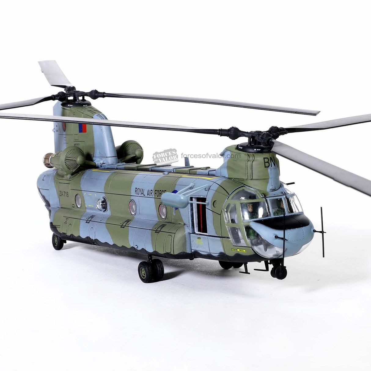 Forces of Valor 1/72 Boeing Chinook HC. Mk.1 (Royal Air Force #18 Squadron Falklands Detachment 1982)