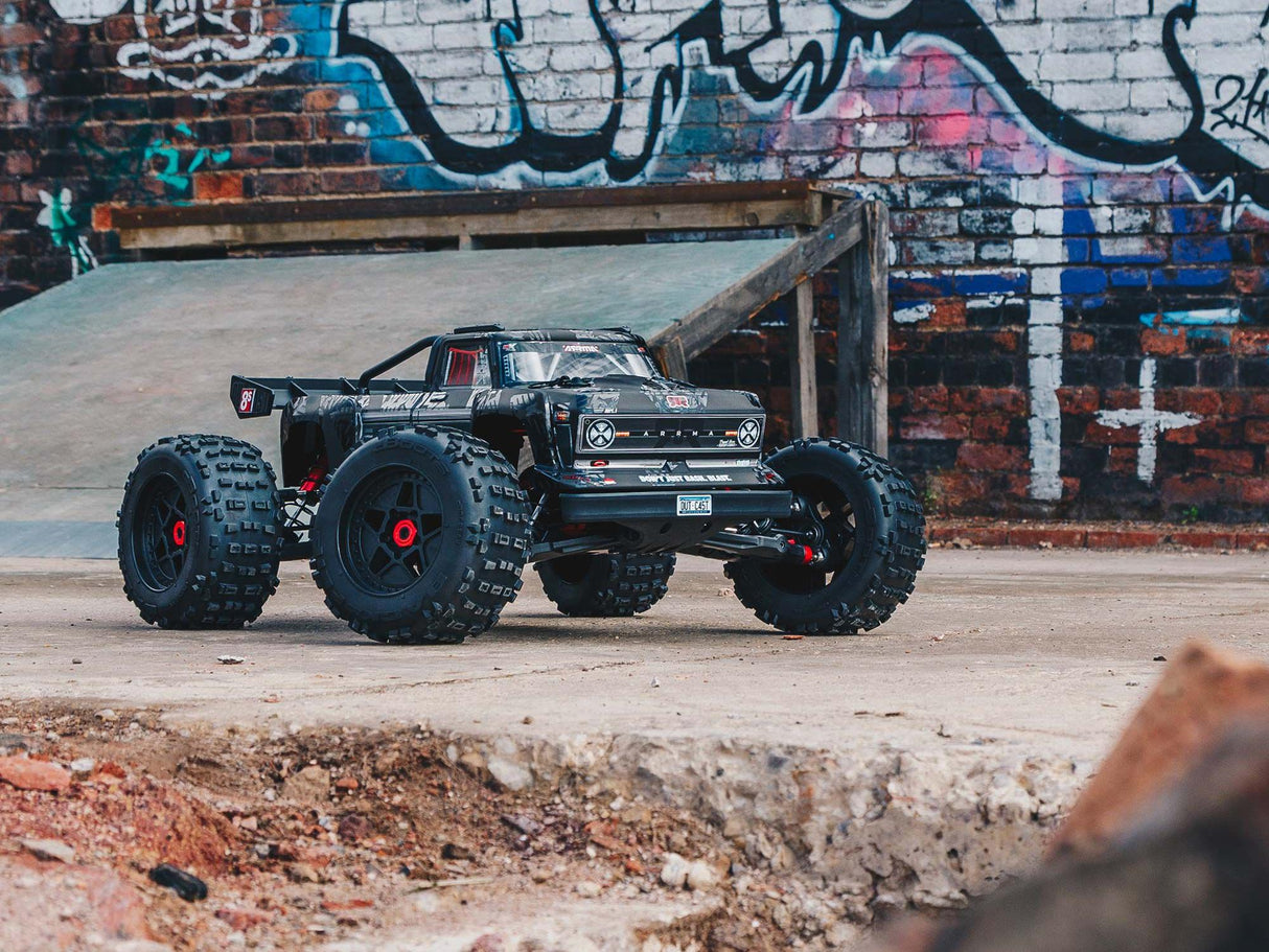 ARRMA 1/5 OUTCAST 4WD EXtreme Bash Roller Stunt Truck-Black