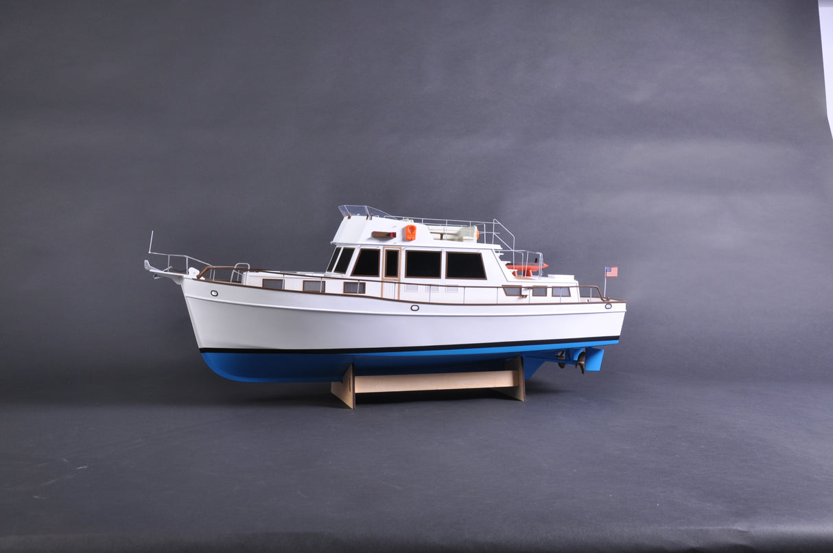 Premium Line - Kymodel Grand Banks 1:20 Scale Motor Yacht