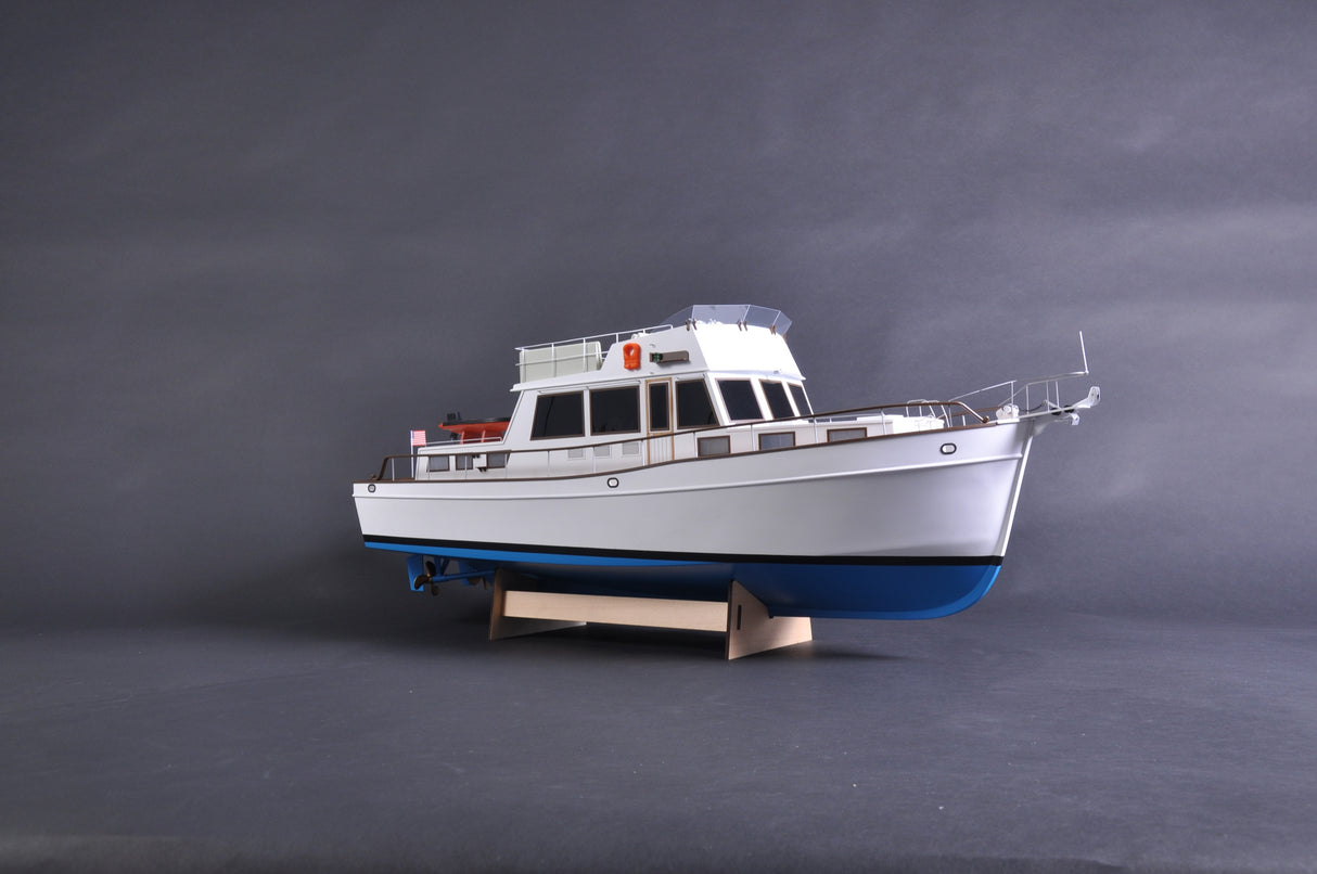 Premium Line - Kymodel Grand Banks 1:20 Scale Motor Yacht